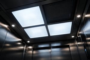 روشن نشدن چراغ کابین آسانسور